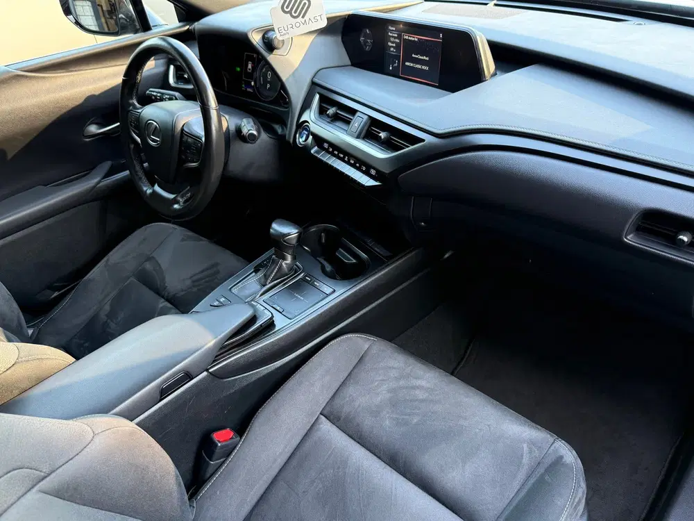 Lexus UX 250h Preference Line Hybrid Camera Cruise uit 2021, foto 10
