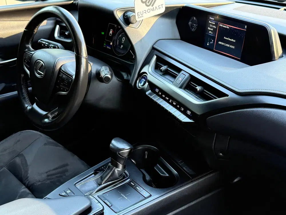 Lexus UX 250h Preference Line Hybrid Camera Cruise uit 2021, foto 2