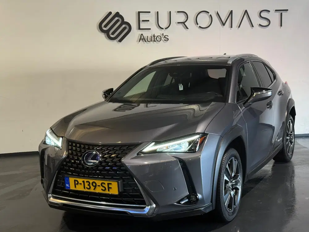 Lexus UX 250h Preference Line Hybrid Camera Cruise uit 2021, foto 4