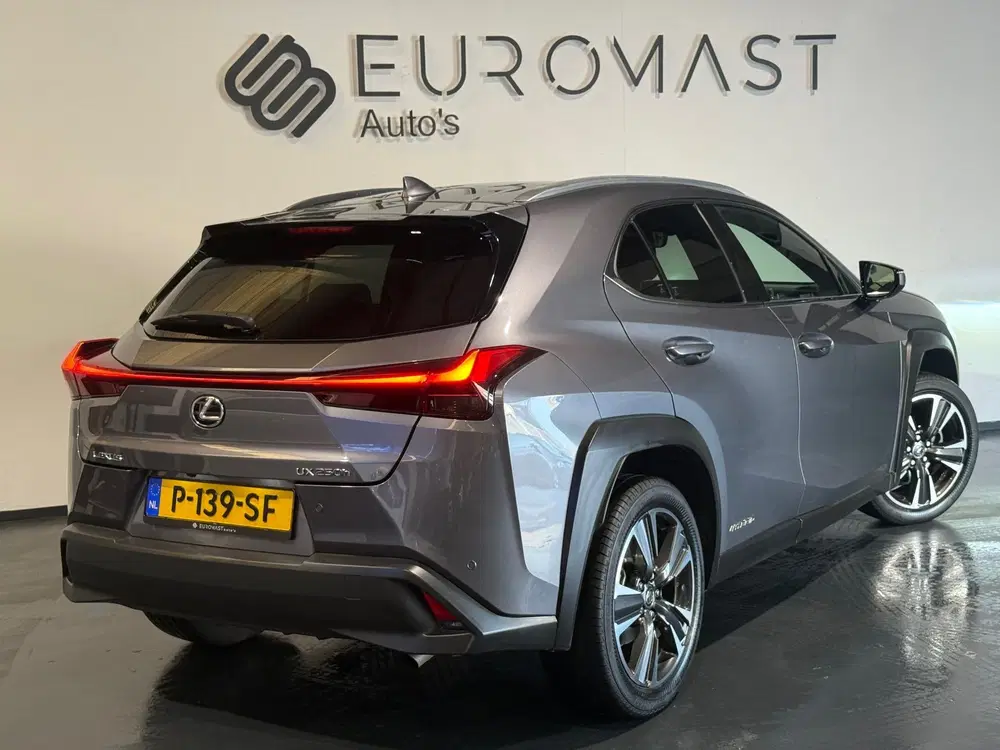 Lexus UX 250h Preference Line Hybrid Camera Cruise uit 2021, foto 6