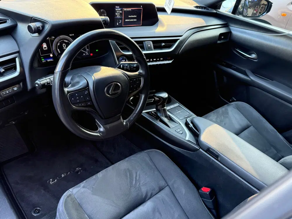 Lexus UX 250h Preference Line Hybrid Camera Cruise uit 2021, foto 9