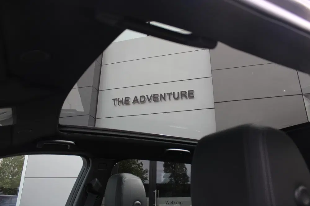 Land Rover Discovery Sport P270e Dynamic SE Pano uit 2025, foto 12