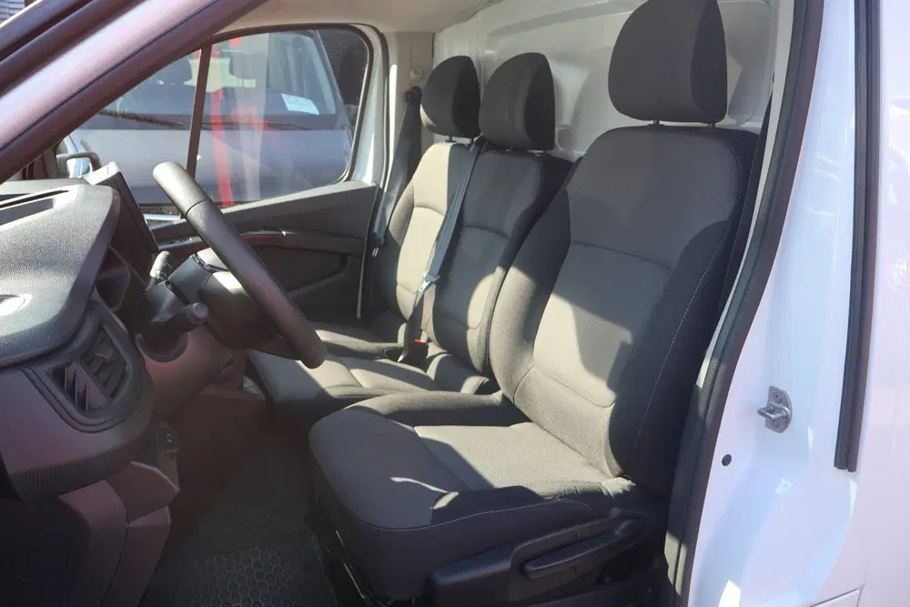 Renault Trafic 2.0 dCi 150PK Airco Navigatie (bj 2024) uit 2024, foto 2
