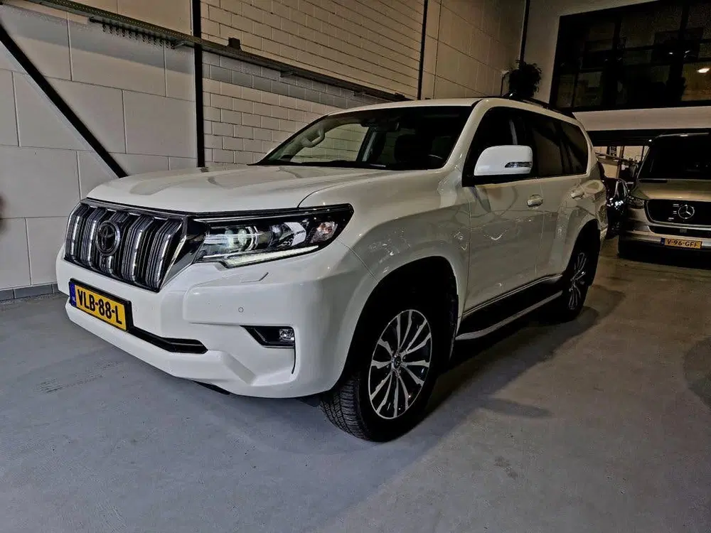 Toyota Land Cruiser 2.8 D-4D-F Executive Grijs kenteken uit 2021