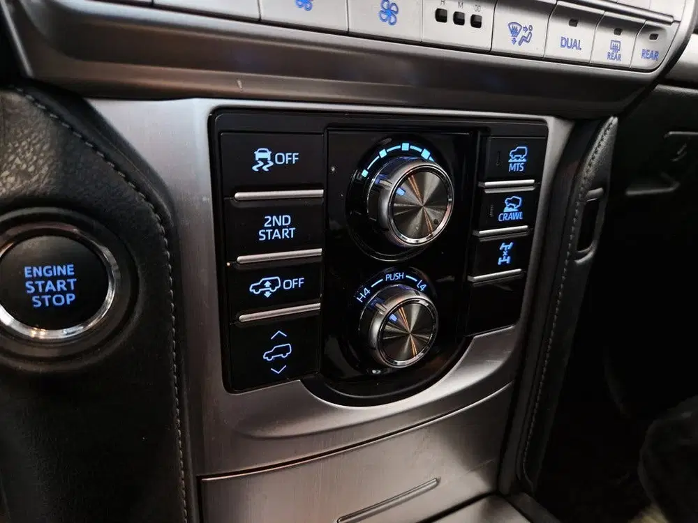 Toyota Land Cruiser 2.8 D-4D-F Executive Grijs kenteken uit 2021, foto 10