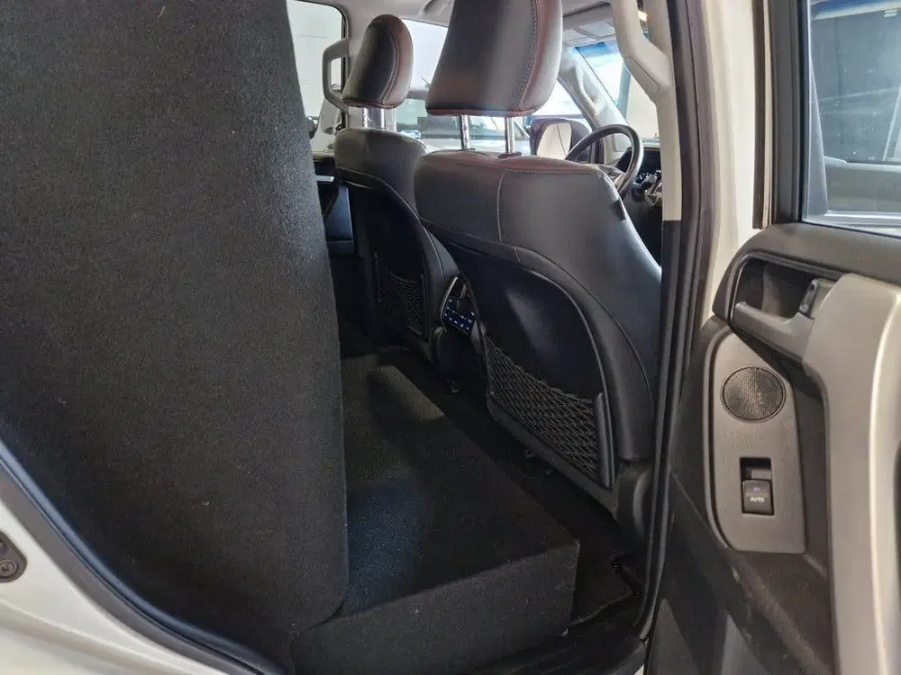 Toyota Land Cruiser 2.8 D-4D-F Executive Grijs kenteken uit 2021, foto 13