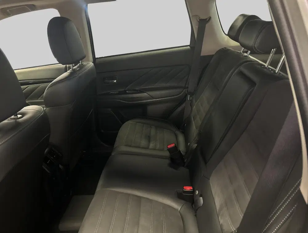 Mitsubishi Outlander 2.4 PHEV Intense+ uit 2019, foto 9