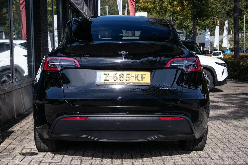 Tesla Model Y Long Range AWD 75 kWh uit 2024, foto 14