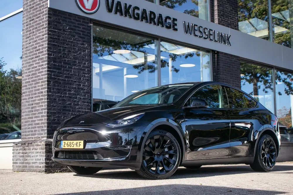 Tesla Model Y Long Range AWD 75 kWh uit 2024, foto 15