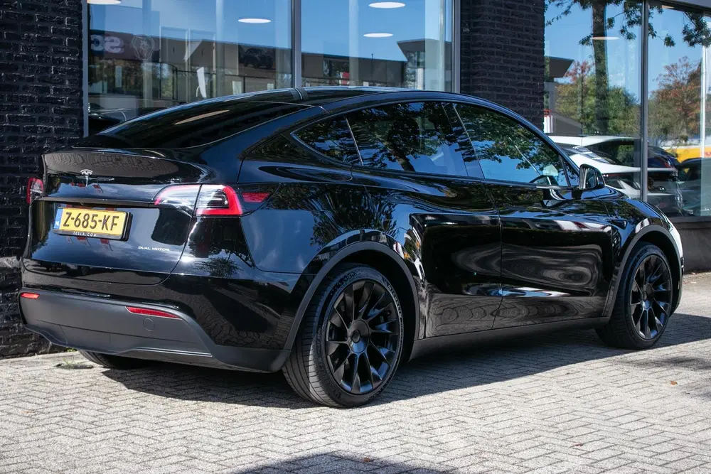 Tesla Model Y Long Range AWD 75 kWh uit 2024, foto 2