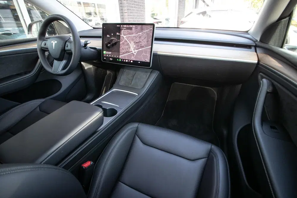 Tesla Model Y Long Range AWD 75 kWh uit 2024, foto 3