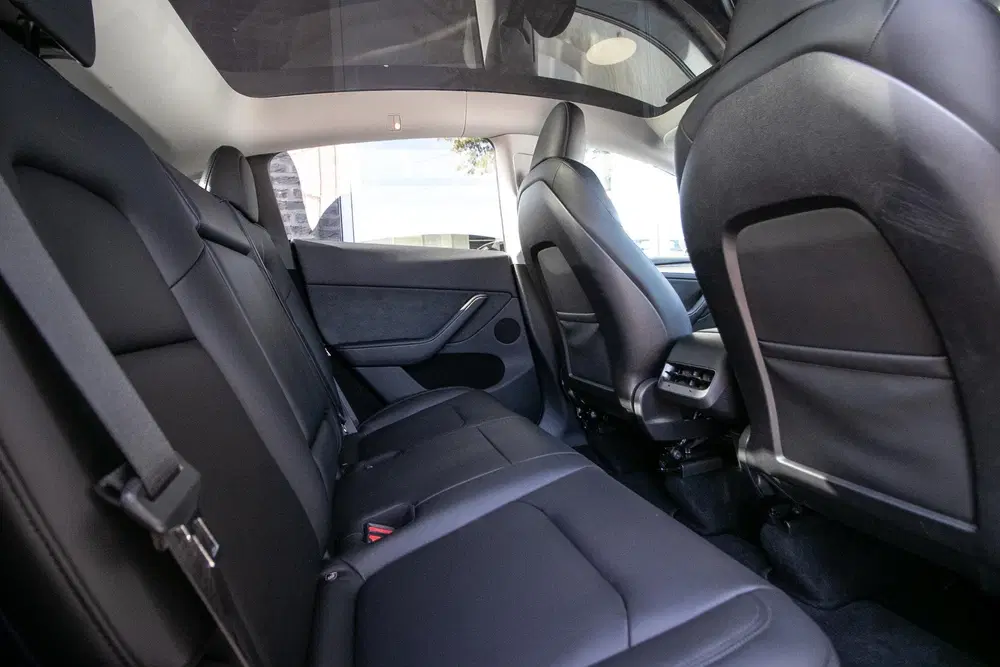 Tesla Model Y Long Range AWD 75 kWh uit 2024, foto 7