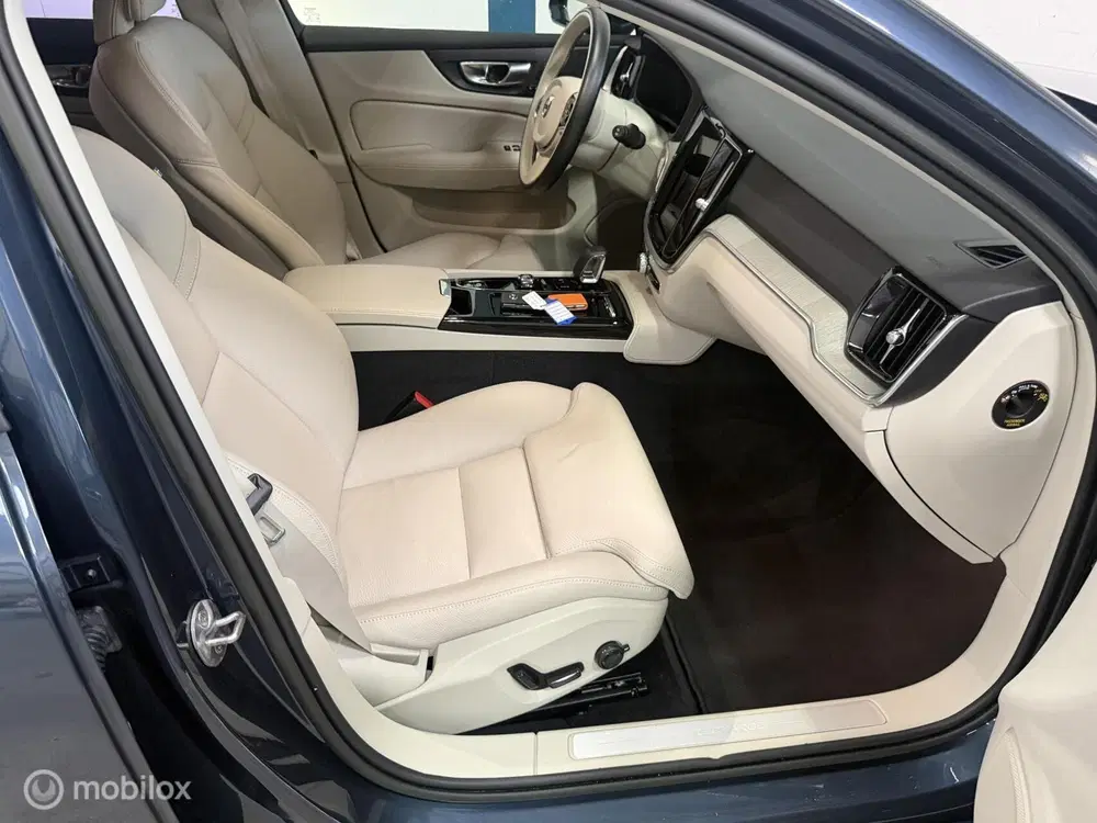 Volvo V60 2.0 T6 Plug-in hybrid AWD Plus Bright LONG uit 2022, foto 3