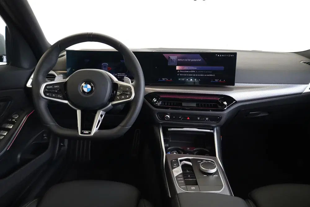 BMW 3-serie Touring 318i uit 2025, foto 12