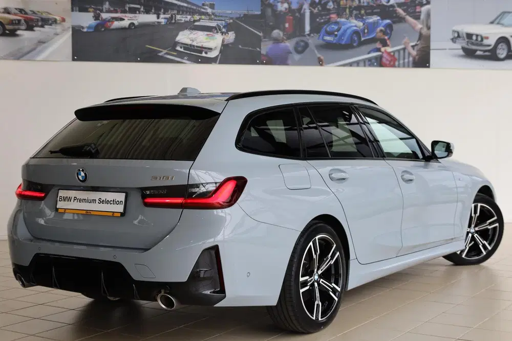 BMW 3-serie Touring 318i uit 2025, foto 2