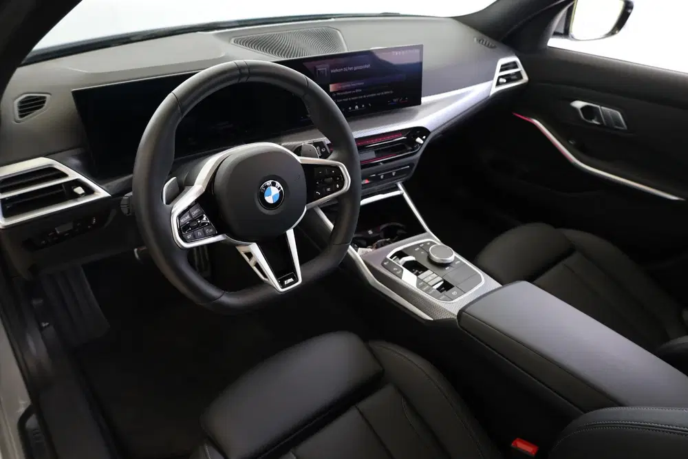 BMW 3-serie Touring 318i uit 2025, foto 8