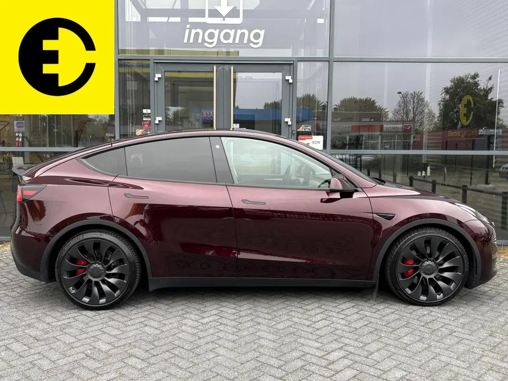Tesla Model Y Performance AWD 75 kWh uit 2023, foto 13