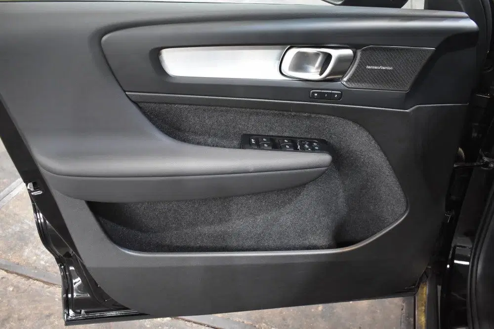Volvo XC40 B4 197PK Plus Dark uit 2025, foto 11