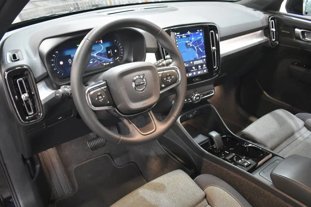 Volvo XC40 B4 197PK Plus Dark uit 2025, foto 12