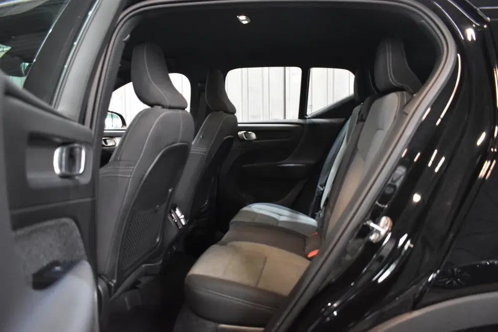Volvo XC40 B4 197PK Plus Dark uit 2025, foto 14
