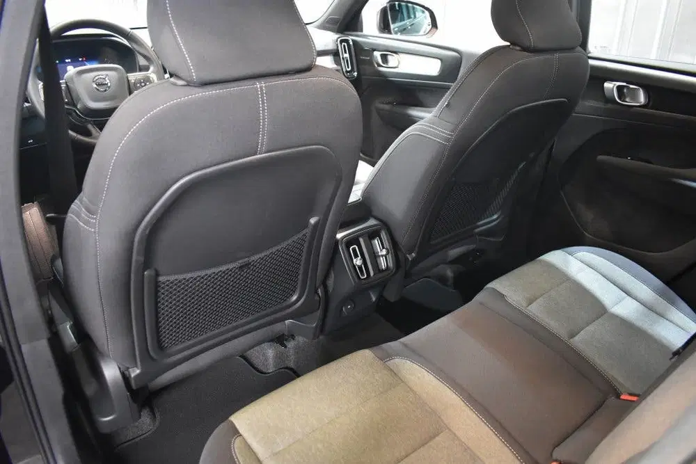 Volvo XC40 B4 197PK Plus Dark uit 2025, foto 15