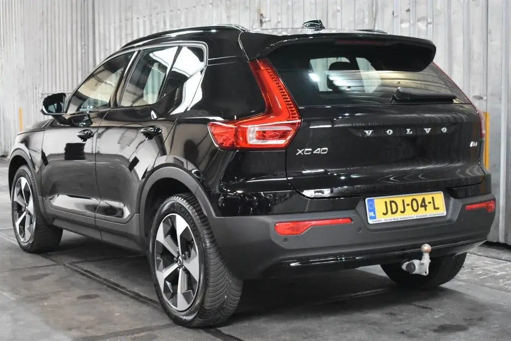 Volvo XC40 B4 197PK Plus Dark uit 2025, foto 2