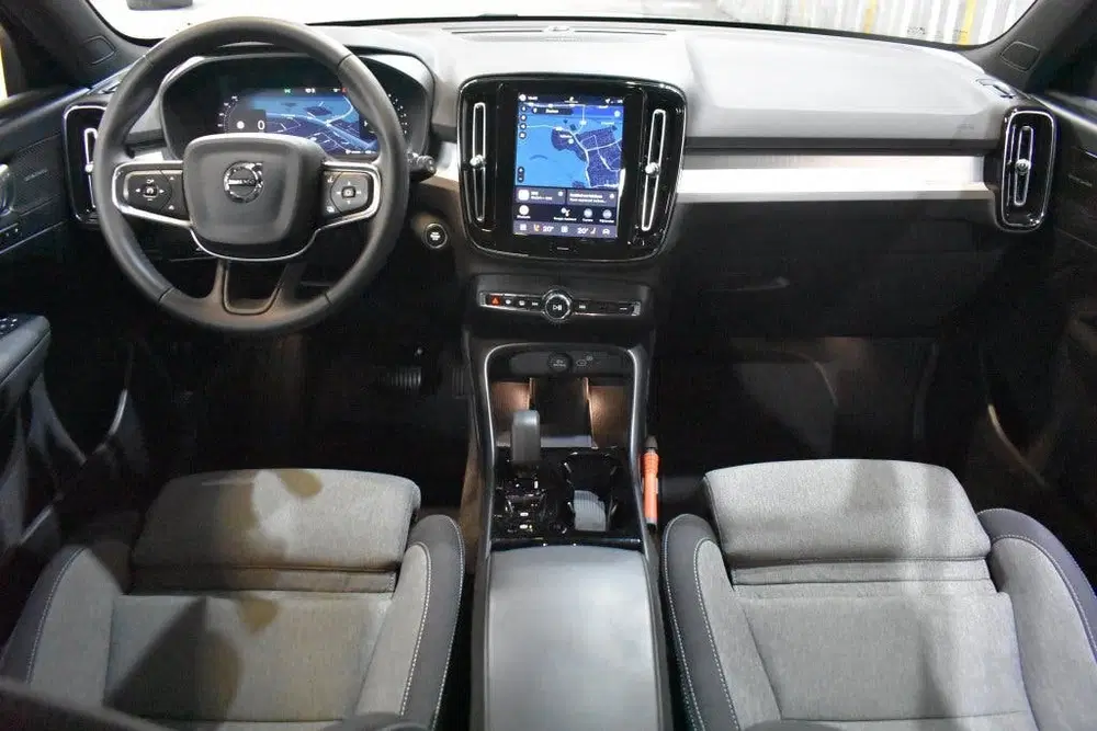 Volvo XC40 B4 197PK Plus Dark uit 2025, foto 3