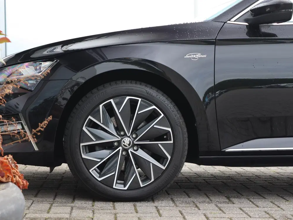 Skoda Superb 1.4 TSI iV 218 pk DSG L&K uit 2023, foto 2