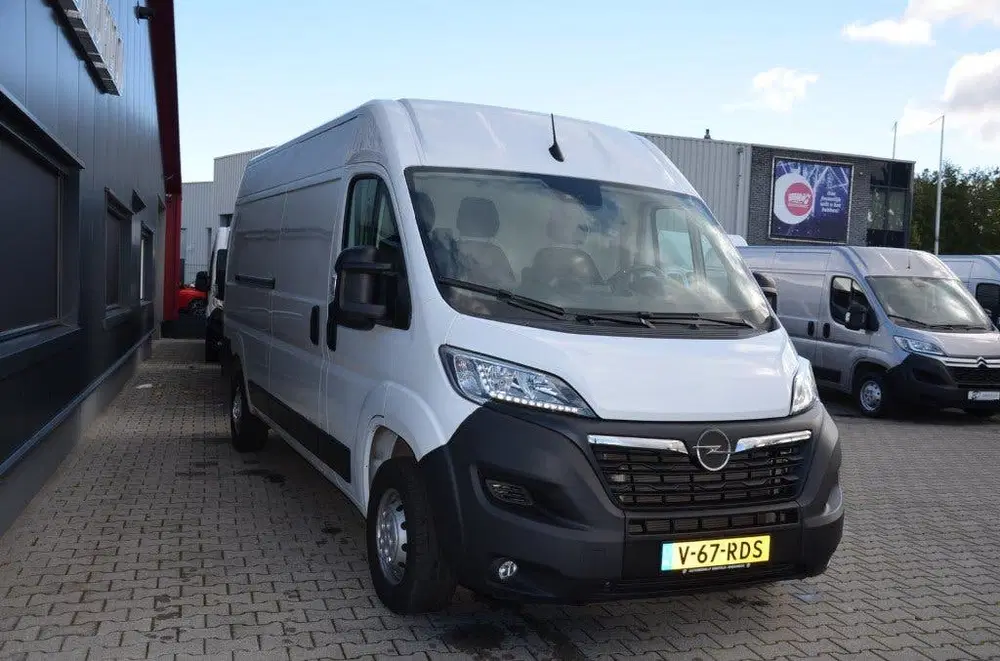 Opel Movano uit 2024, foto 2