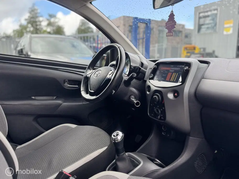 Toyota Aygo 1.0 VVT-i x-joy uit 2021, foto 14