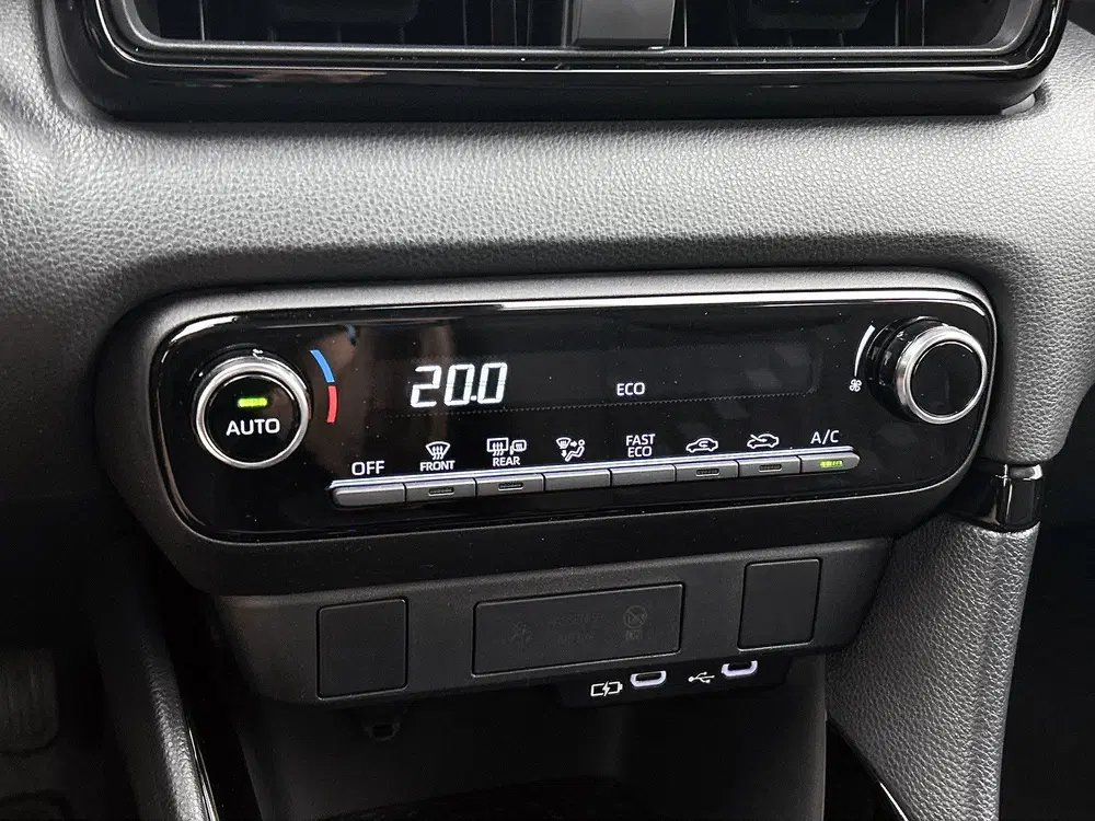 Toyota Yaris 1.5 Hybrid 115 First Edition uit 2024, foto 13