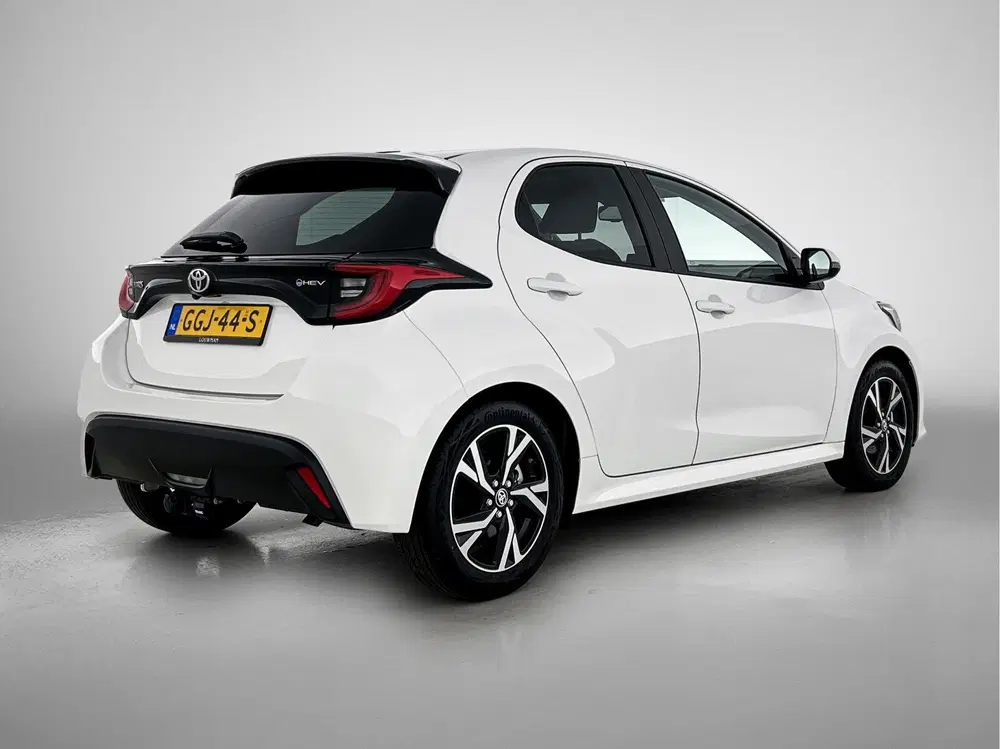 Toyota Yaris 1.5 Hybrid 115 First Edition uit 2024, foto 2