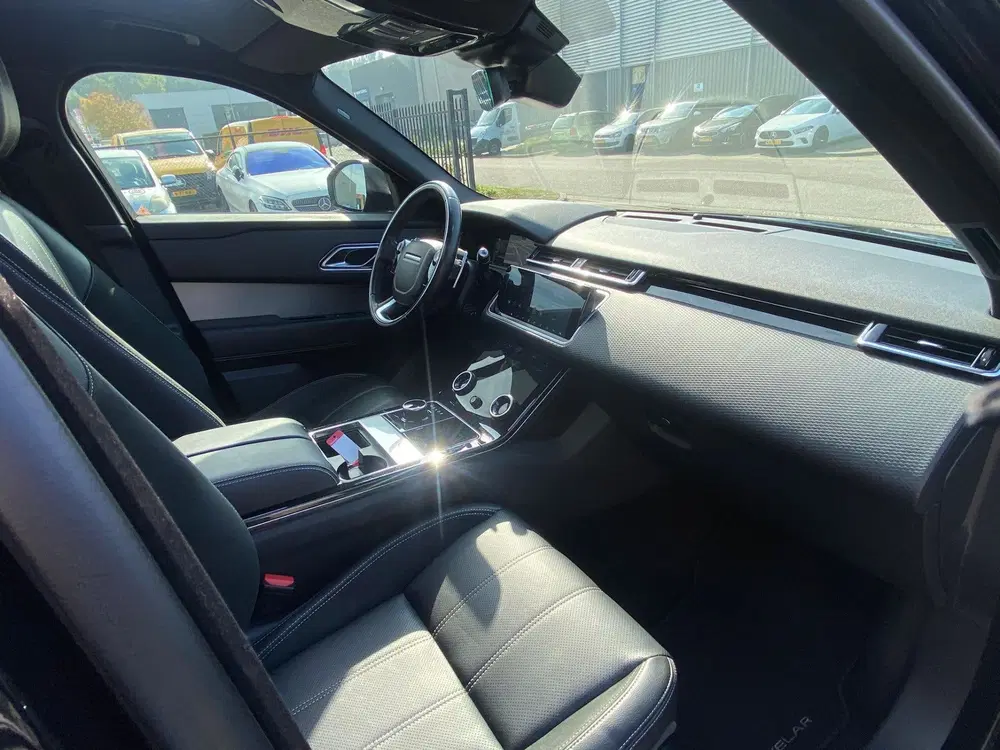 Land Rover Range Rover Velar 2.0 P250 Turbo AWD R-Dynamic NL uit 2020, foto 2