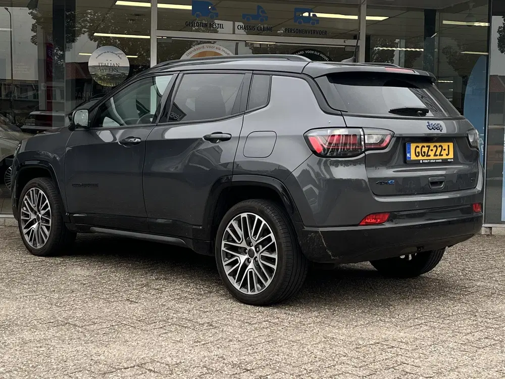 Jeep Compass 4xe 240 Plug-in Hybrid Electric Summit uit 2024, foto 3