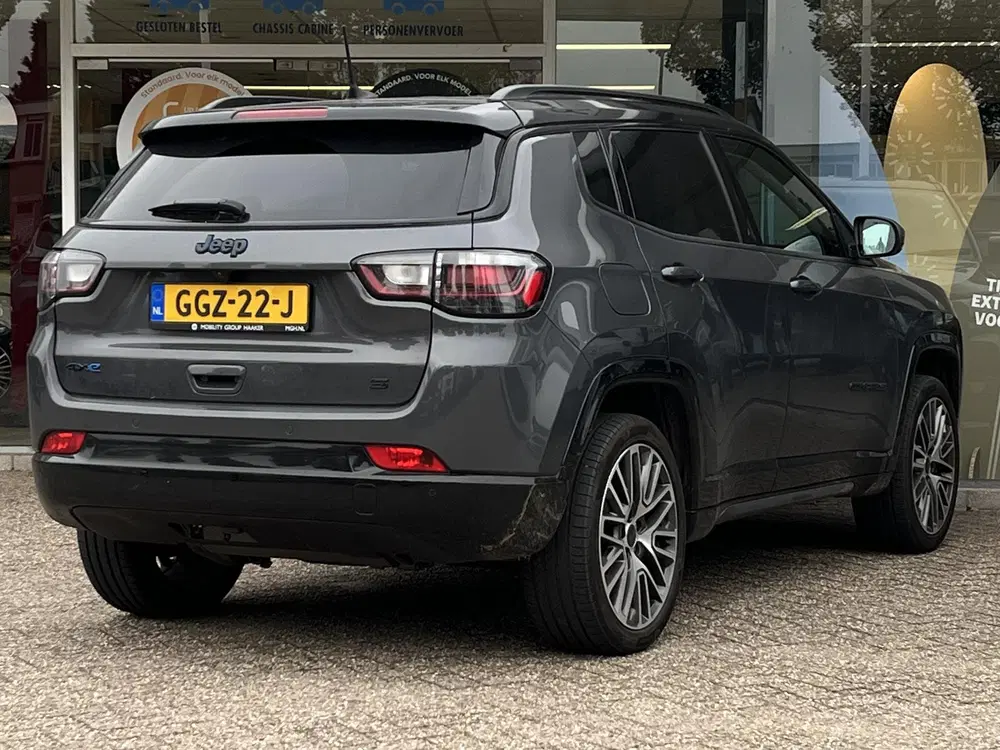 Jeep Compass 4xe 240 Plug-in Hybrid Electric Summit uit 2024, foto 4
