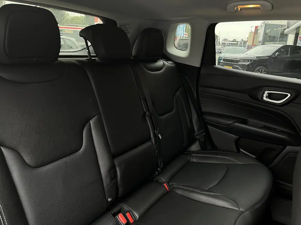 Jeep Compass 4xe 240 Plug-in Hybrid Electric Summit uit 2024, foto 6