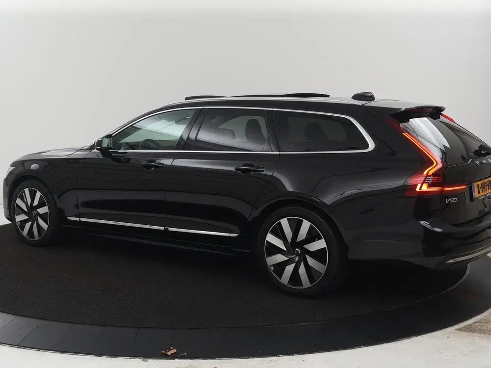 Volvo V90 2.0 T8 Plug-in hybrid AWD Plus Bright uit 2023, foto 2