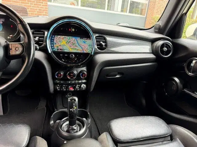Mini One 1.5 One automaat uit 2021, foto 14