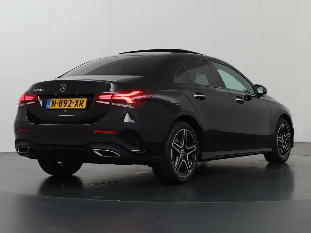 Mercedes-Benz A-Klasse 250 e Business Solution AMG Limited uit 2022, foto 2
