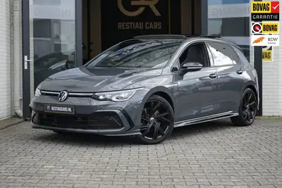 Volkswagen Golf 8 VIII 1.5 eTSI R-Line AUTOMAAT BLACK STYL uit 2022