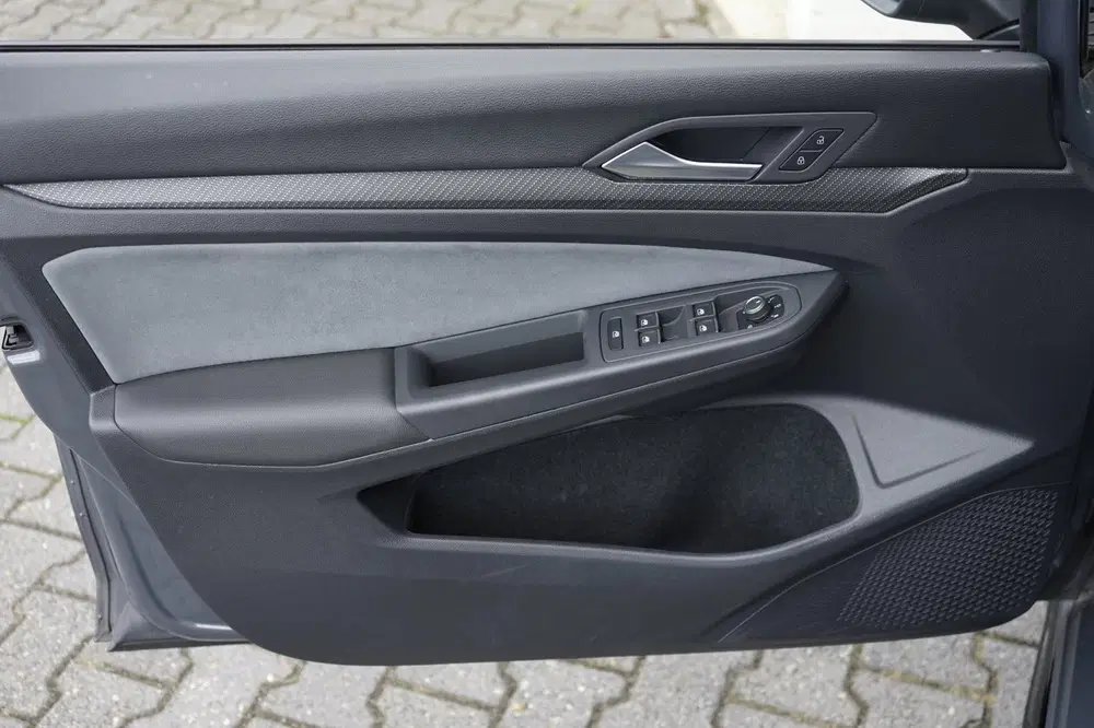 Volkswagen Golf 8 VIII 1.5 eTSI R-Line AUTOMAAT BLACK STYL uit 2022, foto 15