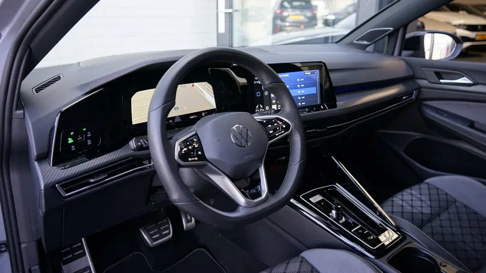 Volkswagen Golf 8 VIII 1.5 eTSI R-Line AUTOMAAT BLACK STYL uit 2022, foto 2