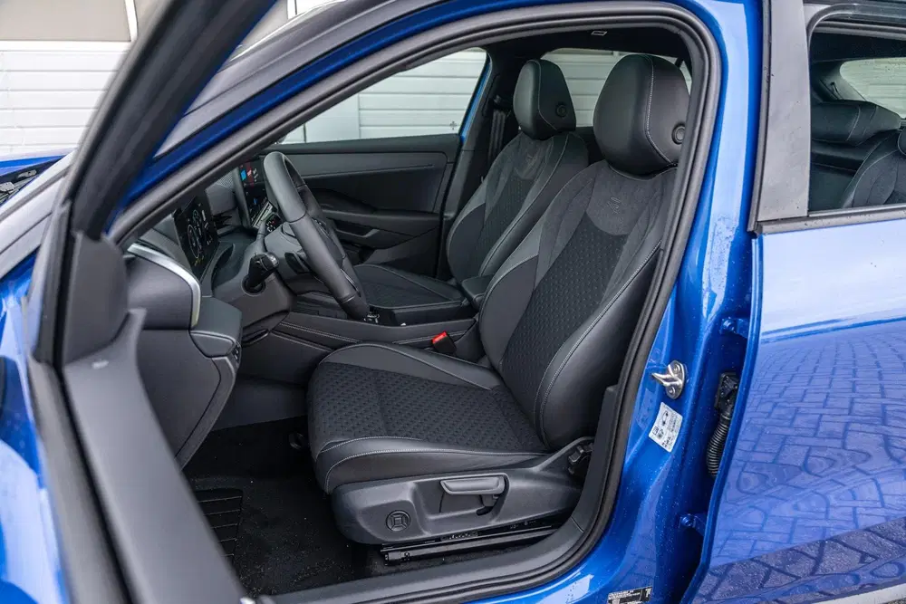 Volkswagen T-Roc 1.5 eTsi 150pk R-Line First Edition uit 2026, foto 4