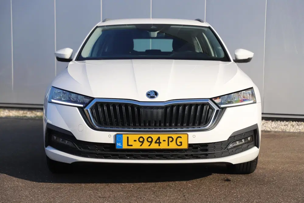Skoda Octavia 1.0 e-TSI Business Edition 110PK Automaa uit 2021, foto 2
