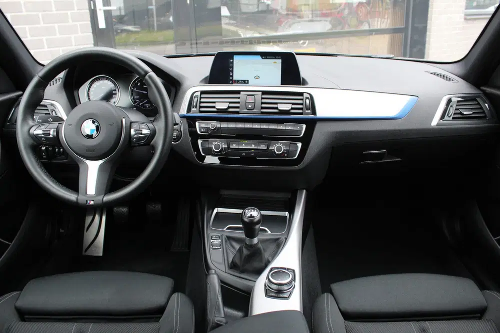 BMW 1-serie 118i Edition M Sport Shadow High Executive uit 2019, foto 2