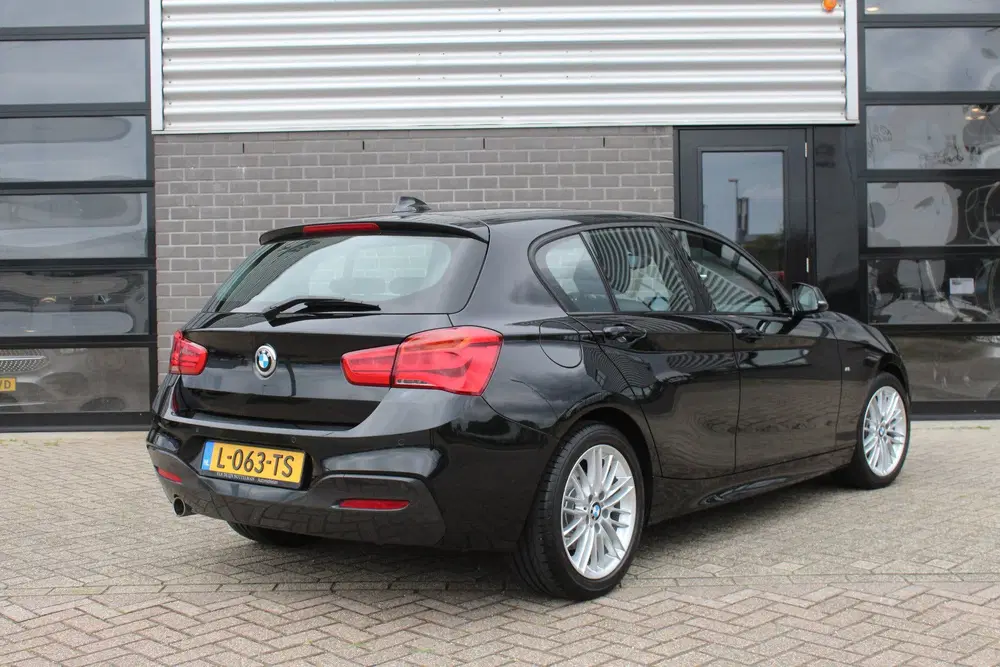 BMW 1-serie 118i Edition M Sport Shadow High Executive uit 2019, foto 3