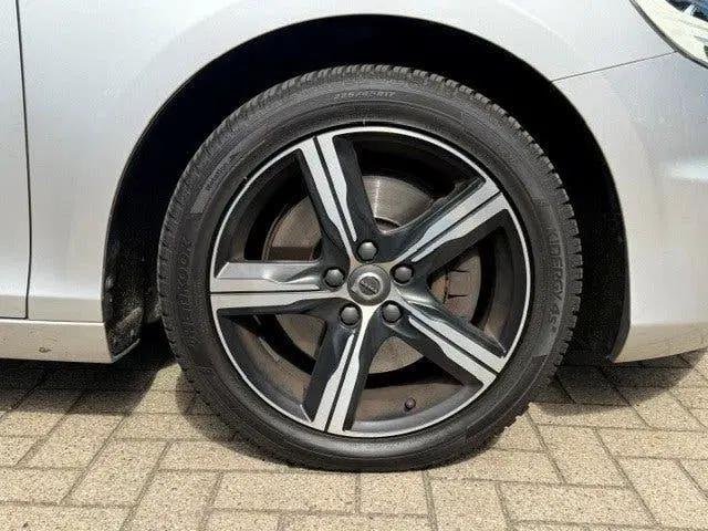 Volvo V40 1.5 T2 R-Design Leer Clima Cruise Trekhaak uit 2019, foto 10