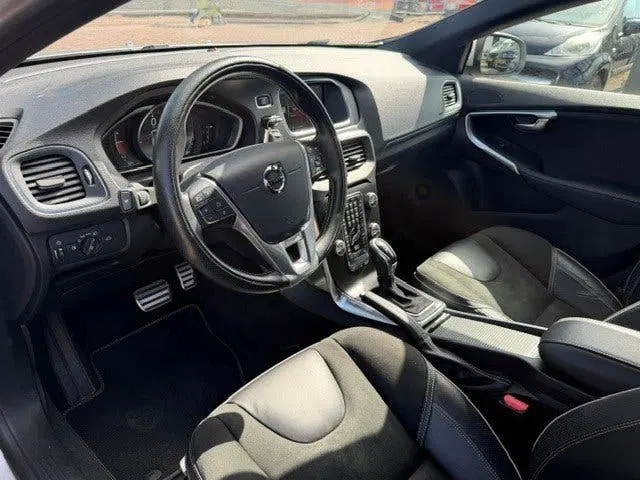 Volvo V40 1.5 T2 R-Design Leer Clima Cruise Trekhaak uit 2019, foto 13