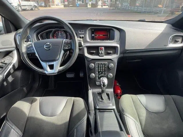Volvo V40 1.5 T2 R-Design Leer Clima Cruise Trekhaak uit 2019, foto 14