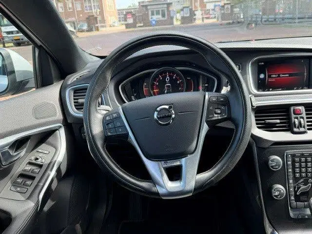 Volvo V40 1.5 T2 R-Design Leer Clima Cruise Trekhaak uit 2019, foto 15